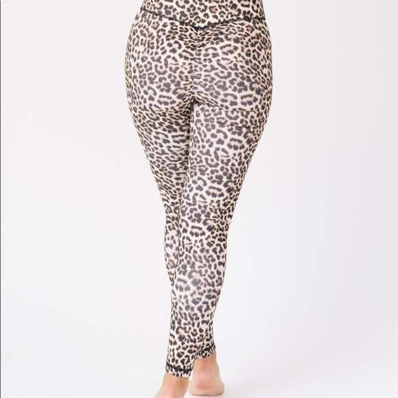 Zyia Leopard Brilliant Scrunchy What Hi-Rise 7/8 24" - Size 2 - Picture 3 of 13